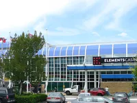 Bâtiment et enseigne de l'Elements Casino Surrey